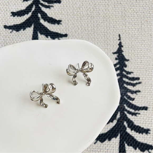 Silver bow ribbon earrings soft girl era - Picture 3 of 4